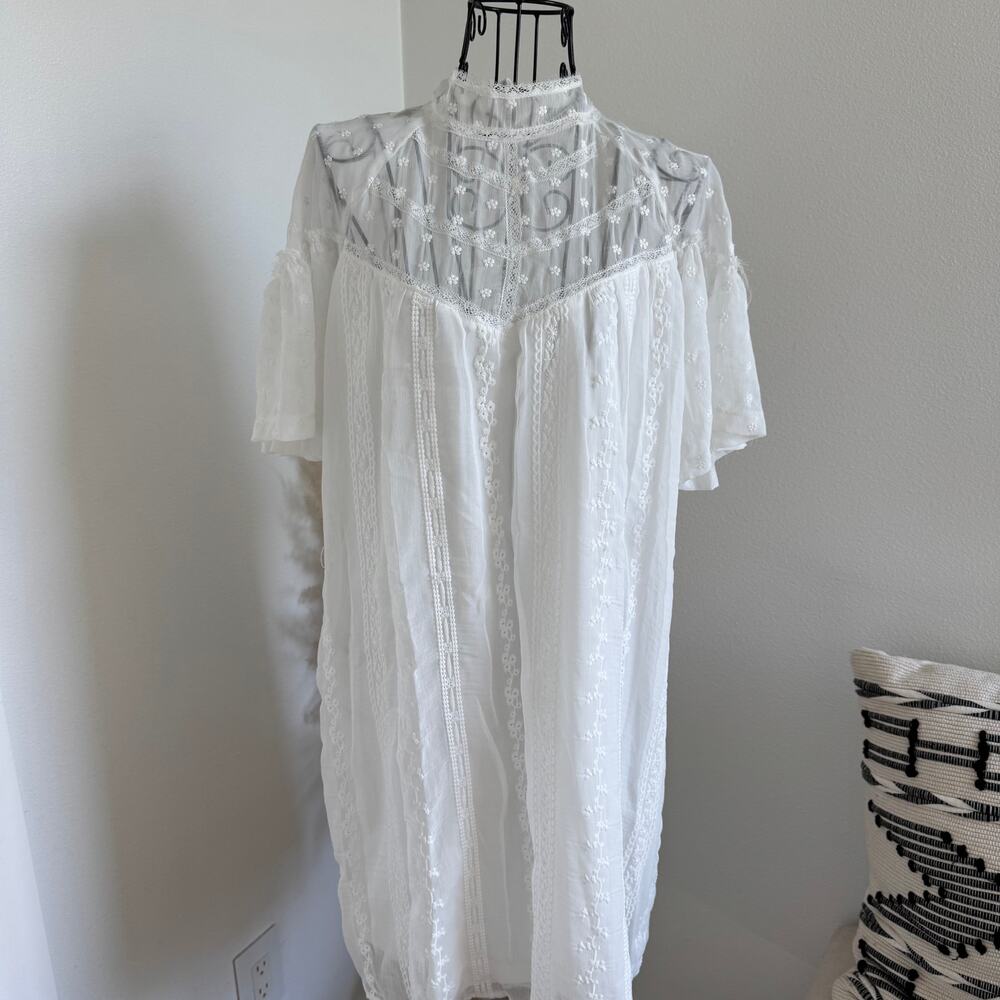 AQUA Bloomingdale’s White Mock Neck Lace Boho Shift Dress NWT Small